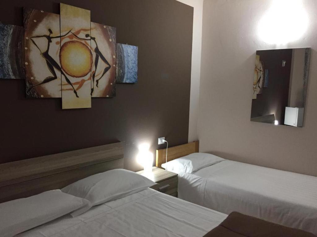 Hotel Elena 1 Self Check-In Парма Екстериор снимка